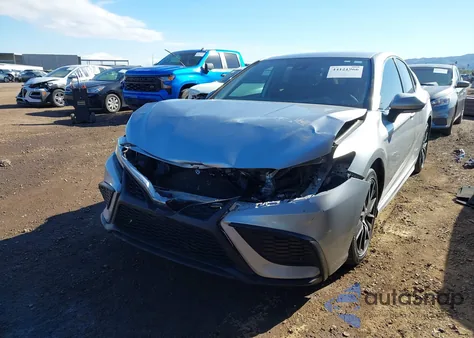 2022 Toyota Camry Se z USA, uszkodzony, nr VIN 4T1G11AKXNU667137